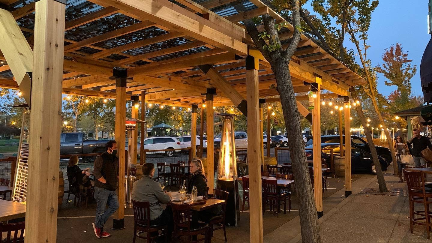 7 Revenue-Boosting Reasons to Add a Restaurant Pergola